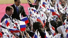 Rusijos prezidentas Dmitrijus Medvedevas ir Pietų Korėjos prezidentas Lee Myung-bakas