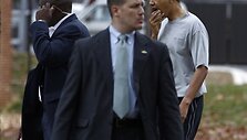 Barackas Obama krep&scaron;inio aik&scaron;telę paliko prakirsta lūpa.