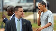 Barackas Obama krep&scaron;inio aik&scaron;telę paliko prakirsta lūpa.