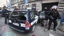 Riau&scaron;ininkai nuniokojo policijos automobilį.