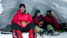 Alpinistams kartais tenka kasti tunelius (Ernestas Mark&scaron;aitis - pirmas i&scaron; kairės)
