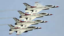 &bdquo;Thunderbirds&ldquo; pasirodymas