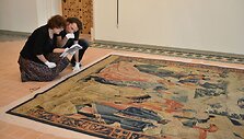 Į Vilnių atkeliavusį nežinomose Briuselio dirbtuvėse apie 1520 m. i&scaron;austą ir kunigaik&scaron;čiams Radviloms priklausiusį gobeleną &bdquo;Ara coeli legenda&ldquo; vertina specialistai 