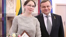 Seimo pirmininkas Vydas Gedvilas istorikei dr. Giedrei Milerytei įteikė 2013 metų Valstybės Nepriklausomybės stipendiją.