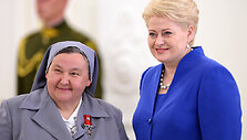Valstybės dienos proga prezidentė Dalia Grybauskaitė skyrė ordinus ir medalius