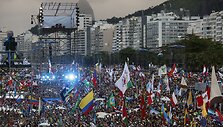 Popiežių Pranci&scaron;kų pasitiko milijonai žmonių.