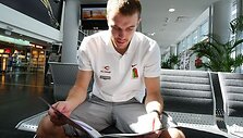 Krep&scaron;ininkas skaito &bdquo;Ralio&ldquo; žurnalą