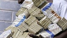 Zimbabvės gyventojams pinigams ne&scaron;ioti praverstų didelis krep&scaron;ys.