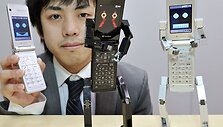 Mobilus telefonas &ndash; robotas transformeris mokantis vaik&scaron;čioti.