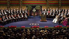 Vaizdas i&scaron; Stokholmo koncertų salėje vykusios Nobelio taikos premijos įteikimų ceremonijos