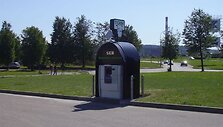 Vilniuje įrengtas pirmasis bankomatas, skirtas automobilių vairuotojams.