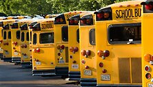 Kai kuriose JAV valstijose bus mažinamos i&scaron;laidos mokyklų autobusams. Lietuvoje tokių taupymo planų nėra. 