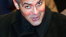 Venecijos kino festivalis prasideda tokiomis Holivudo žvaigždėmis kaip George'as Clooney .
