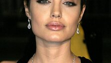 Angelina Jolie norėtų suvaidinti prancūzų filme.