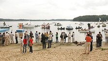 Į vandens paradą Zarasuose susirinko daugiau kaip 100 plaukiojančių transporto priemonių.