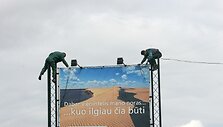 Lietuvoje plinta nelegali lauko reklama.