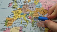 Nenorintys kas keletą metų pirkti naujų žemėlapių, naujų valstybių sienas savo nuožiūra gali  pasižymėti patys.