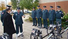 Policininkai gavo dovanų.