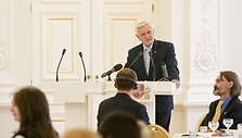 Sveikindamas Nacionalinių maldos pusryčių dalyvius prezidentas V.Adamkus būsimajam Seimui linkėjo įsiklausyti į žmonių lūkesčius. 
