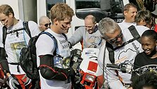 Princai pradėjo įspūdingą kelionę motociklais.