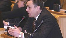 P.Gražulis Seime &scaron;nipinės kolegas su TV kamera už dyką.