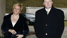 D. ir L.Mertinai bendrovei &bdquo;Ekstra žinios", kuriai priklausė dienra&scaron;tis L.T., pinigus jau gražino. 