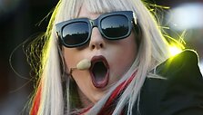 Lady GaGa daugelį žavi savo itin seksualiu ir originaliu įvaizdžiu.
