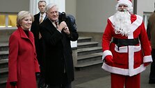 Per Kalėdas prezidentas Valdas Adamkus ir pirmoji &scaron;alies dama Alma Adamkienė dalyvauja &scaron;ventiniuose renginiuose.