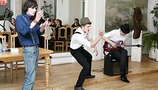 Haiku nuotaiką ir jausmą bandė i&scaron;reik&scaron;ti jaunieji LMTA aktoriai.