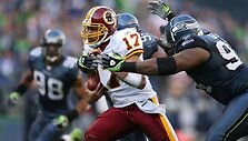 &bdquo;Washington Redskins&ldquo; žaidėjas Jasonas Campbellas (balta apranga) garsėja preciziniais perdavimais.