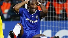 D.Drogba nesulaukė jo nuomone nuo trijų iki &scaron;e&scaron;ių 11 metrų baudinių į katalonų vartus