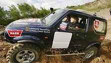 Specialiai varžyboms buvo paruo&scaron;tas sportinis &bdquo;Suzuki Jimny&ldquo; visureigis
