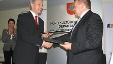 A.Raslanas ir R.Baranauskas pasira&scaron;ė bendradarbiavimo sutartį
