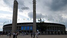 Stadione ir &scaron;alia jo