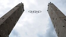 Stadione ir &scaron;alia jo