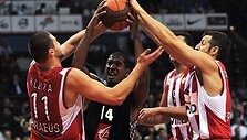 L.Kleiza geriausiai kovojo dėl at&scaron;okusių kamuolių ir buvo rezultatyviausias komandoje