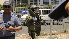 Policija aptvėrė pastatą ir ie&scaron;kojo bombos