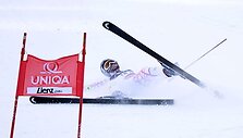 Teigiama, kad L.Vonn griūdama susilaužė ranką