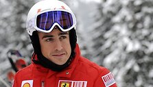F.Alonso prie&scaron; sezoną tradici&scaron;kai su &bdquo;Ferrari&ldquo; praleido dieną ant slidžių