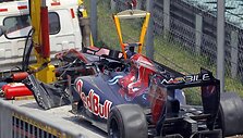S.Buemi nenukentėjo, bet bolidas po avariujos atrodė ne kaip