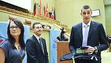 Daugiausiai apdovanojimų &scaron;ventėje susižėrė Vilniaus krep&scaron;inio mokyklos auklėtinis Jonas Valančiūnas