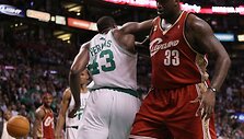 Dėl traumos i&scaron;kritusį K.Perkinsą &bdquo;Celtics&ldquo; komandoje pakeis Sh.O'Nealas