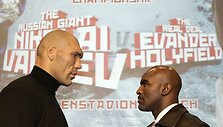 N.Valujevas ir E.Holyfieldas