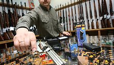 Įsigyti savigynai ginklą kainuoja 80-700 Lt. Tačiau visada verta pagalvoti, ar esi pasirengęs kartu su juo prisiimti ir atsakomybę.