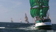 Klaipėdoje &scaron;vartuosis daugiau kaip &scaron;imtas burlaivių. I&scaron; jų daugiau kaip 20 ilgesnių nei 40 metrų. Vienas tokių &ndash; vokiečių laivas &bdquo;Alexander von Humboldt&ldquo;.