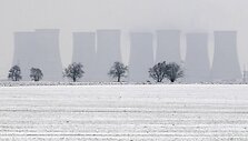 Slovakai rimtai svarsto galimybę paleisti dėl nesaugumo uždarytą atominę elektrinę.