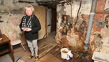 Namo rūsyje trūkusį kanalizacijos vamzdį &bdquo;&Scaron;nipi&scaron;kių ūkis&ldquo; sutvarkė, tačiau fekalijas i&scaron;valyti atsisako, kol &scaron;ios nei&scaron;džius.
