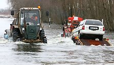 Prasidėjus potvyniui per parą kelio ruože &Scaron;ilutė-Rusnė perkeliama apie 700 automobilių. 