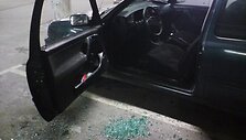 Po ketvirčio valandos, praleistos prekybos centre, grįžęs į stovėjimo aik&scaron;telę D.&Scaron;irvinskas rado automobilį i&scaron;daužtu stiklu ir be magnetolos. 