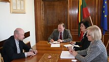 Susitikime su Kauno rajono savivaldybės atstovais dalyvavęs Kauno darbo biržos vadovas V.Morkūnas vylėsi, jog rajone nedarbas artimiausiu metu stipriai neaugs.